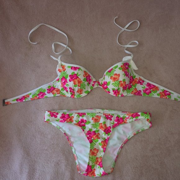 Hollister Bikini Swim Floral Scrunch Butt Ruffle - Picture 3 of 12